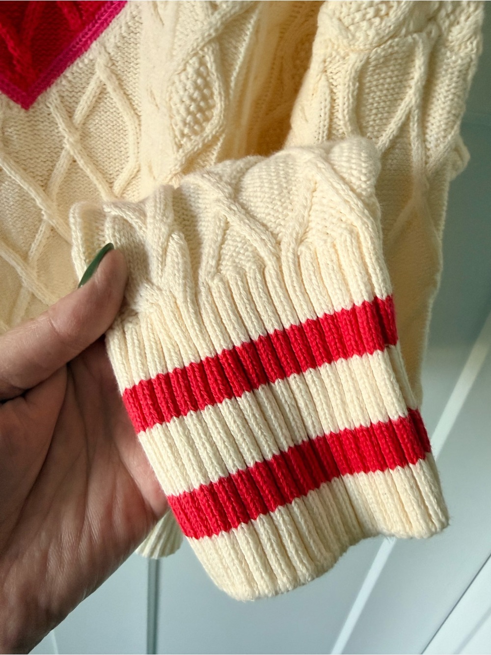 Lands End Cream Cable-Knit Sweater with Red Heart Size XL - Picture 3 of 6